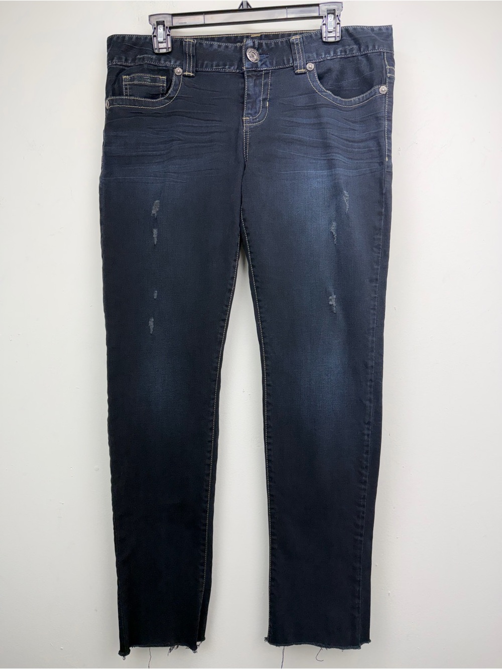 Guess size 32 Women’s Blue Distressed Denim Low Rise Raw Hem Skinny Jeans